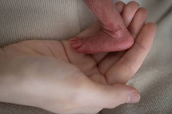 Buidelen met moeder/mama